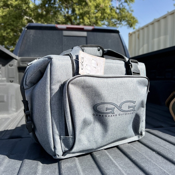 GameGuard Gunmetal Cooler Bag, Dimensions 17 × 10 × 12 in - Picture 2 of 2